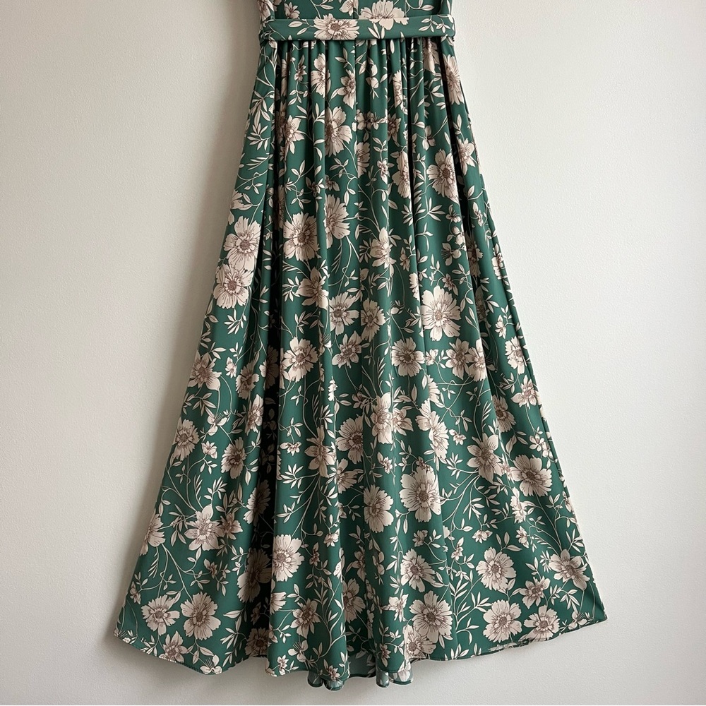 Gal Meets Glam Shannon Dress in Jade / Ivory - Picture 15 of 16